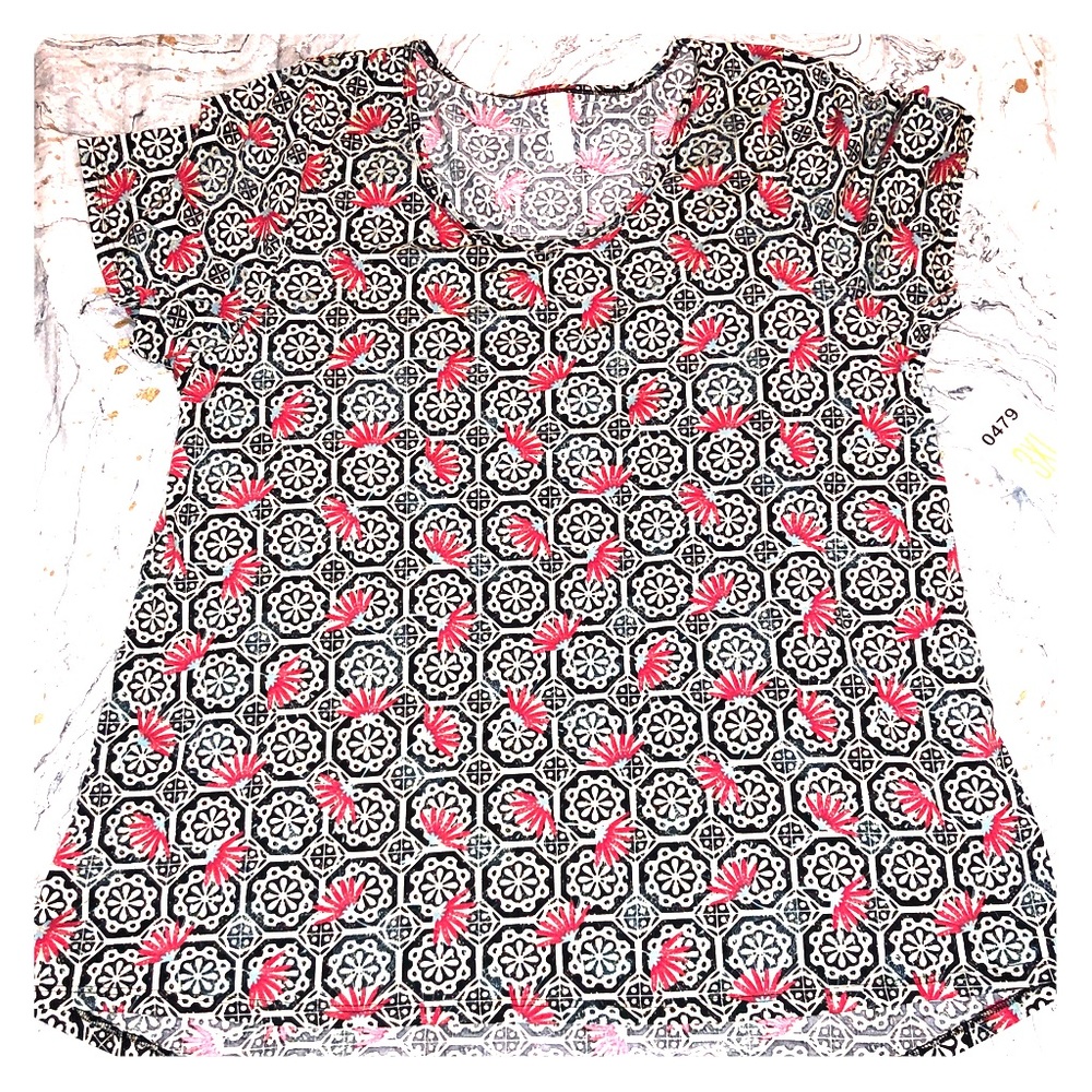 Lularoe- Classic T